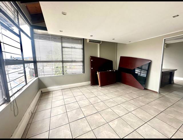 108M² BUSINESS CENTRE TO LET IN RANDHART
